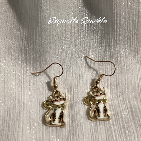 😸Adorable GoldTone Acrylic Tabby Cat Hook Drop Dangle Earrings - Picture 2 of 14